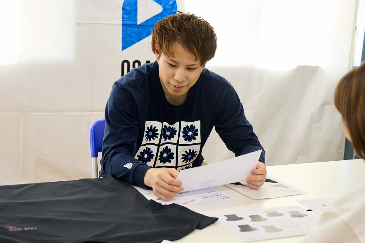 ヒュンメル×山本智大、「戦い続けろ」とメッセージを送るコラボTシャツ